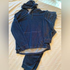 Tommy Bahama Sweat Suit